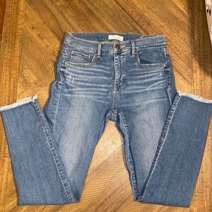 Loft size 6/28 high rise, slim pocket jeans with fringe detail